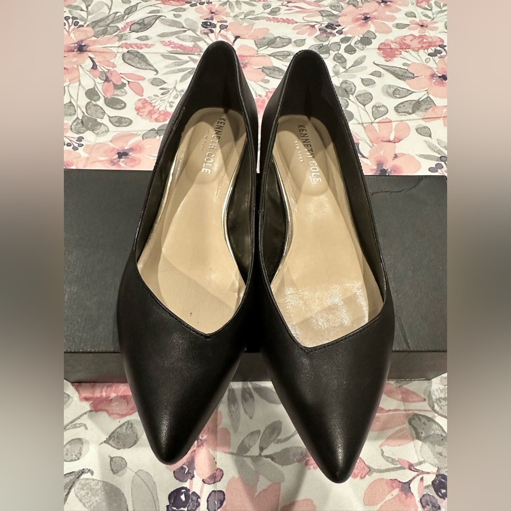 Kenneth Cole black leather dress shoes. No scuffs and in really good condition.